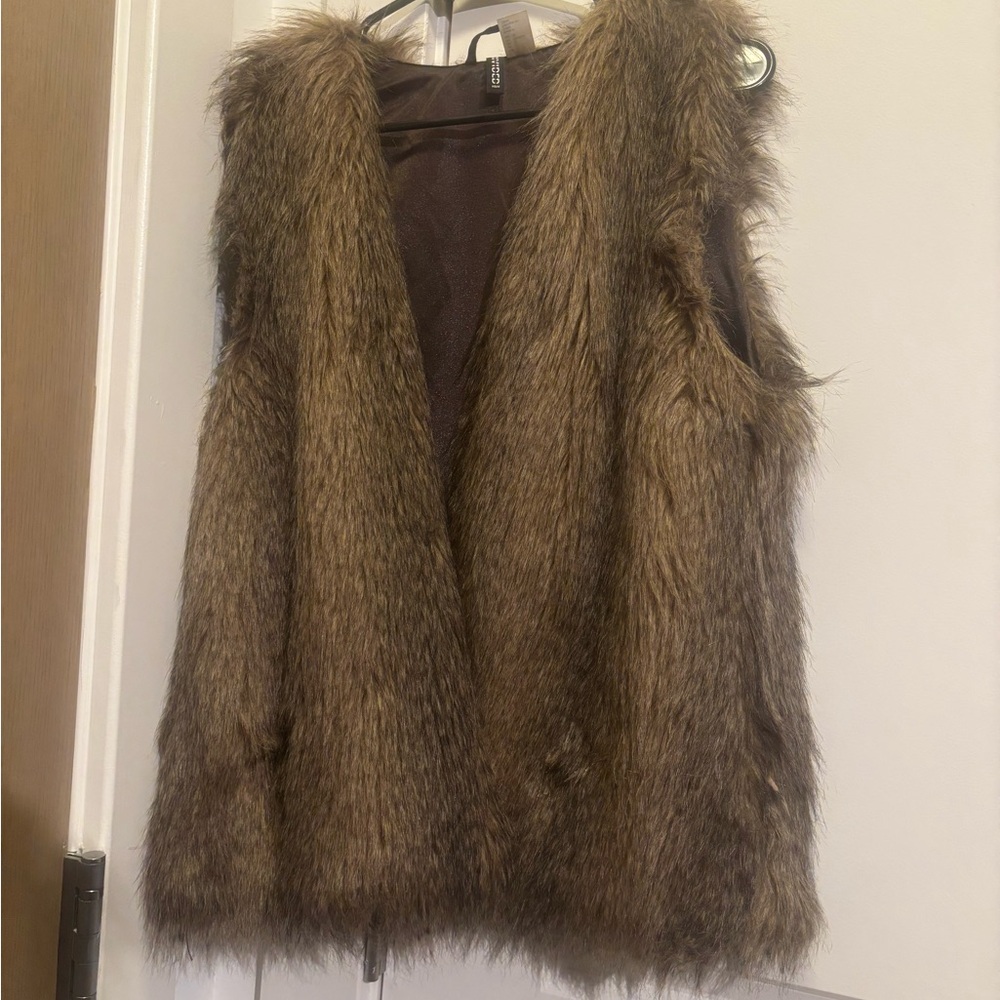 H&M Faux Fur Vest in Tan